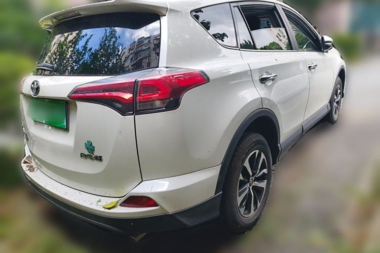 Used Toyota RAV4 2016 2.0L CVT Two-Wheel Drive Fashion Edition China V Standard Rear Right 45 Deg