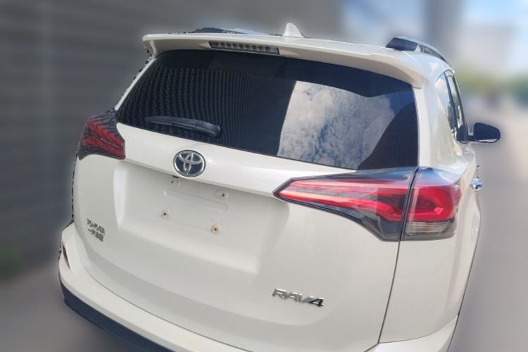 Used Toyota RAV4 2016 2.0L CVT Two-Wheel Drive Fashion Edition China V Standard Rear Right 45 Deg