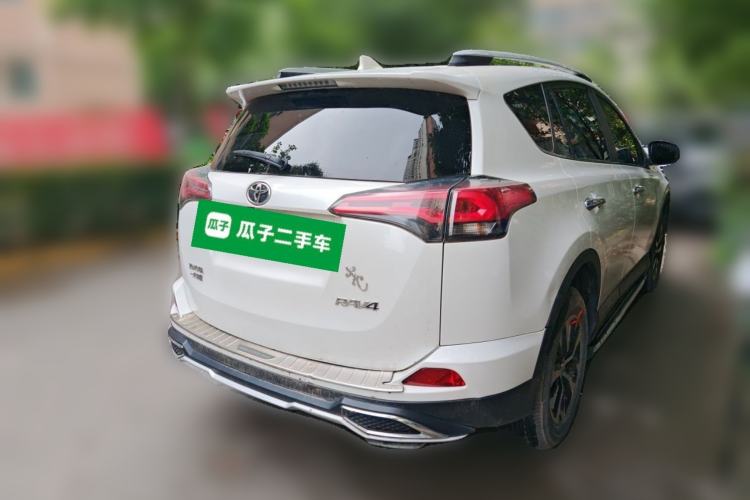 Used Toyota RAV4 2016 2.0L CVT Two-Wheel Drive Fashion Edition China V Standard Rear Right 45 Deg