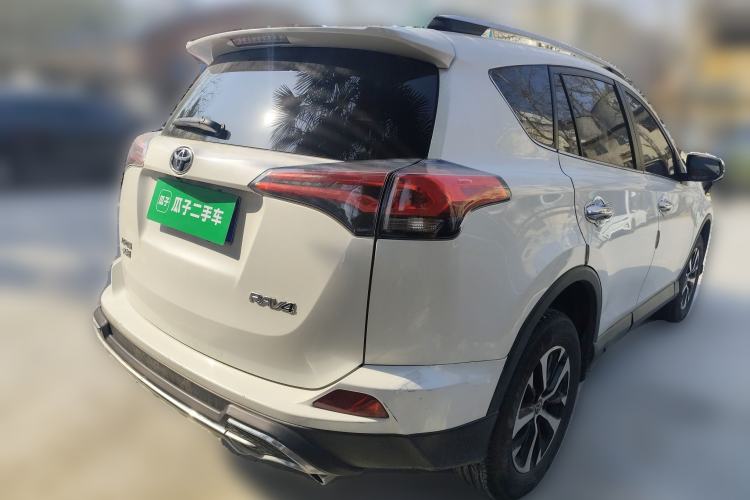 Used Toyota RAV4 2016 2.0L CVT Two-Wheel Drive Fashion Edition China V Standard Rear Right 45 Deg