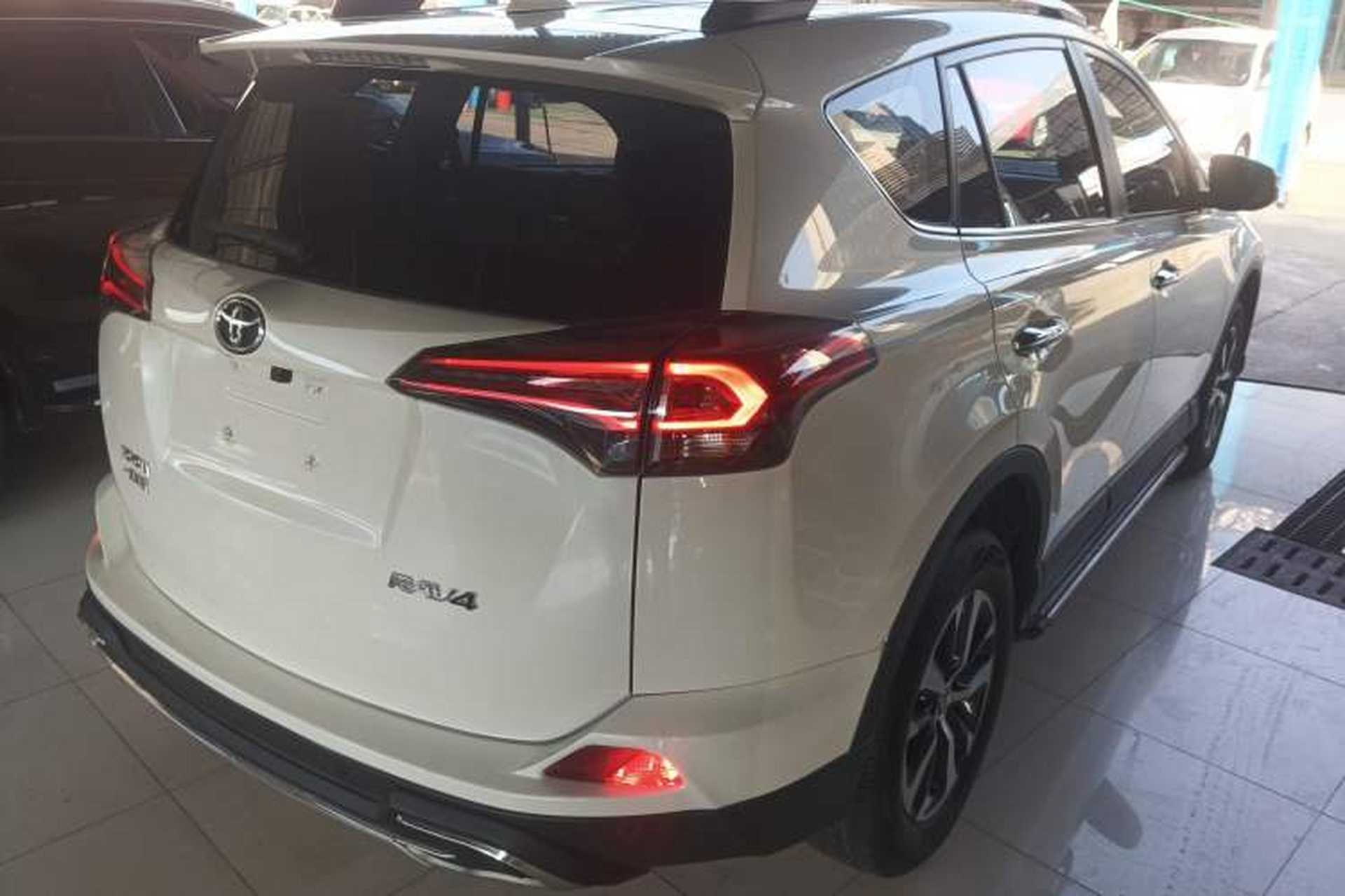 Used Toyota RAV4 2016 2.0L CVT Two-Wheel Drive Fashion Edition China V Standard Rear Right 45 Deg