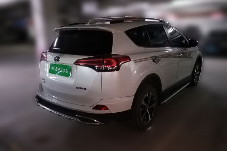 Used Toyota RAV4 2016 2.0L CVT Two-Wheel Drive Fashion Edition China V Standard Rear Right 45 Deg
