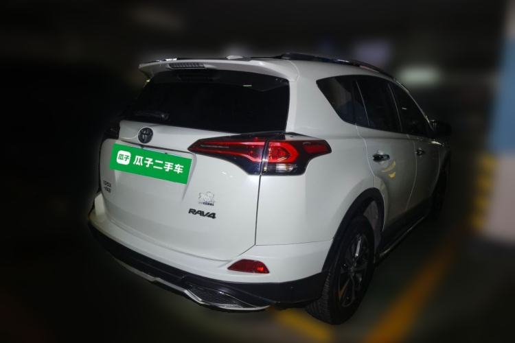 Used Toyota RAV4 2016 2.0L CVT Two-Wheel Drive Fashion Edition China V Standard Rear Right 45 Deg