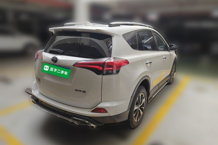 Used Toyota RAV4 2016 2.0L CVT Two-Wheel Drive Fashion Edition China V Standard Rear Right 45 Deg