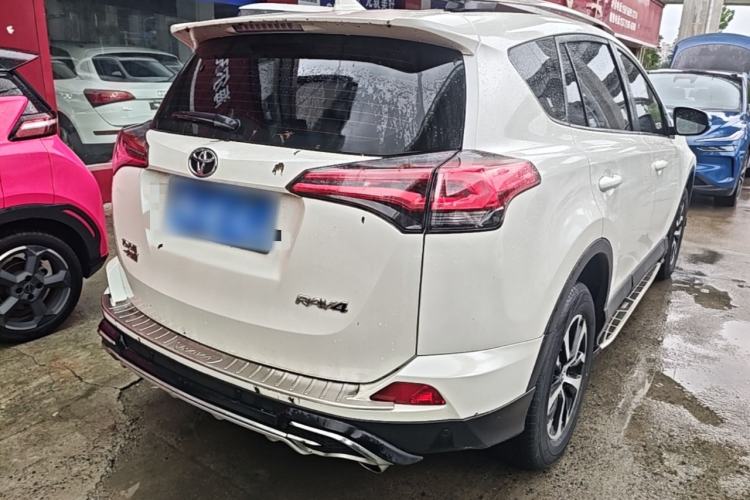 Used Toyota RAV4 2016 2.0L CVT Two-Wheel Drive Urban Edition China V Standard Rear Right 45 Deg