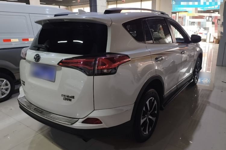 Used Toyota RAV4 2016 2.0L CVT Two-Wheel Drive Fashion Edition China V Standard Rear Right 45 Deg