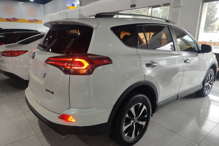 Used Toyota RAV4 2016 2.0L CVT Two-Wheel Drive Comfort Edition China V Standard Rear Right 45 Deg