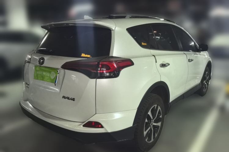 Used Toyota RAV4 2016 2.0L CVT Two-Wheel Drive Fashion Edition China V Standard Rear Right 45 Deg