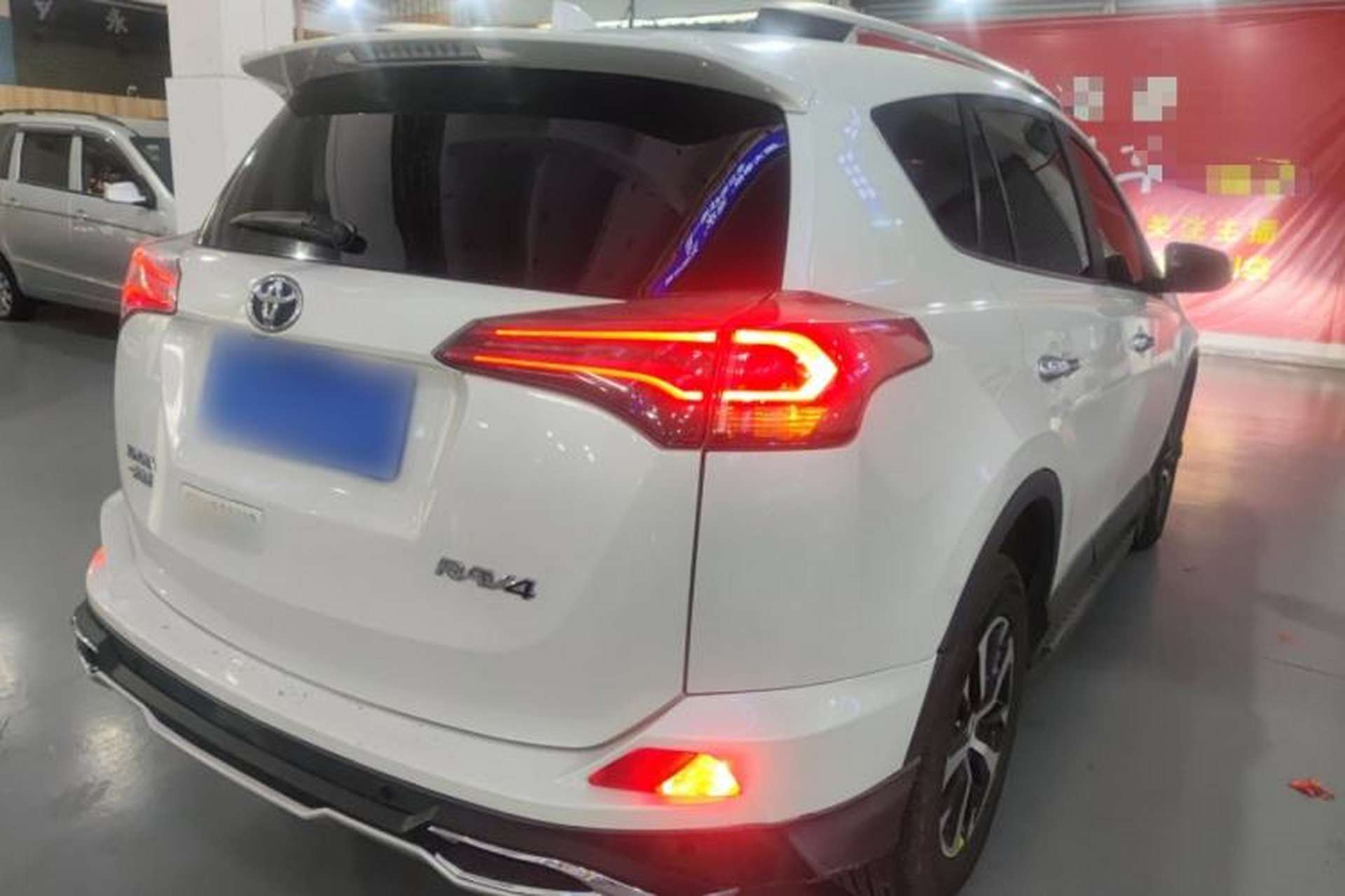 Used Toyota RAV4 2016 2.0L CVT Two-Wheel Drive Fashion Edition China V Standard Rear Right 45 Deg