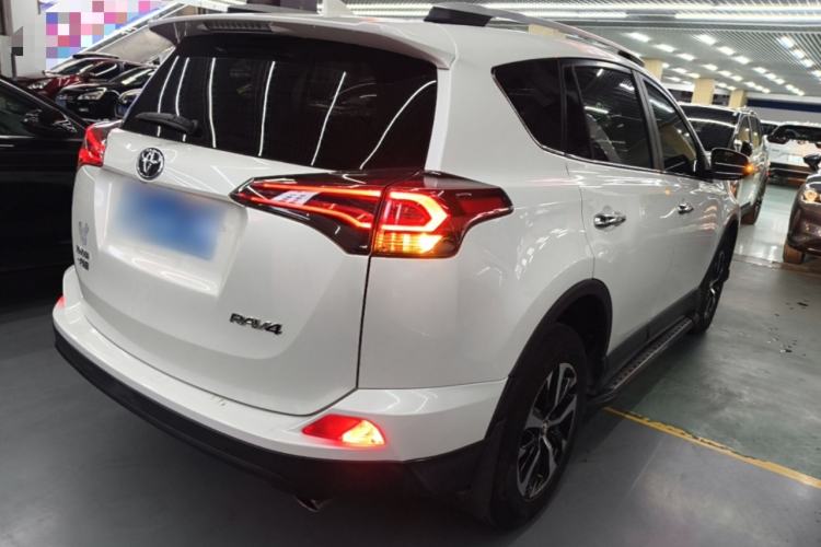Used Toyota RAV4 2016 2.0L CVT Two-Wheel Drive Comfort Edition China V Standard Rear Right 45 Deg