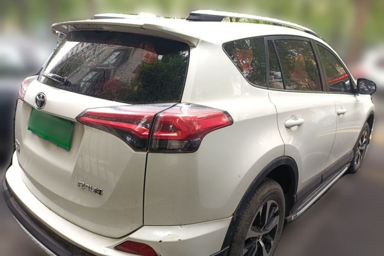 Used Toyota RAV4 2016 2.0L CVT Two-Wheel Drive Urban Edition China V Standard Rear Right 45 Deg
