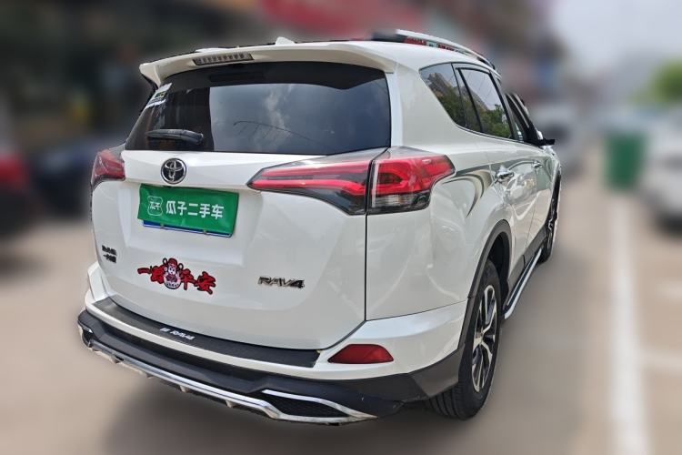 Used Toyota RAV4 2016 2.0L CVT Two-Wheel Drive Fashion Edition China V Standard Rear Right 45 Deg