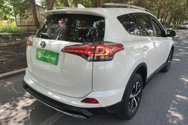 Used Toyota RAV4 2016 2.0L CVT Two-Wheel Drive Urban Edition China V Standard Rear Right 45 Deg
