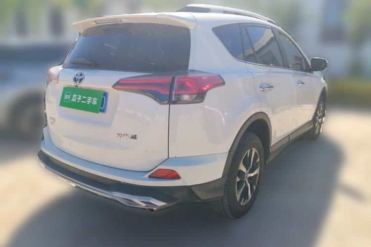 Used Toyota RAV4 2016 2.0L CVT Two-Wheel Drive Fashion Edition China V Standard Rear Right 45 Deg