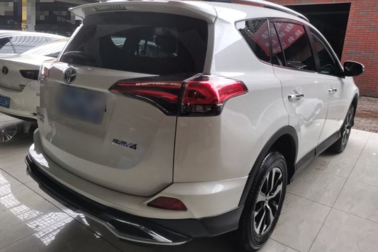 Used Toyota RAV4 2016 2.0L CVT Two-Wheel Drive Fashion Edition China V Standard Rear Right 45 Deg