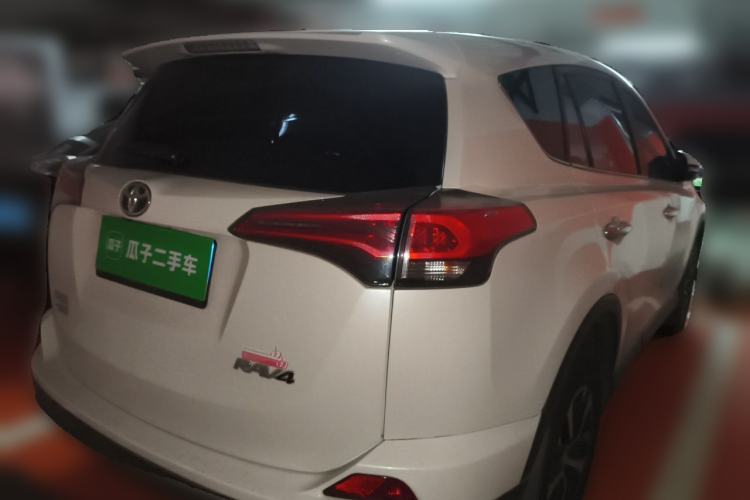 Used Toyota RAV4 2016 2.0L CVT Two-Wheel Drive Fashion Edition China V Standard Rear Right 45 Deg