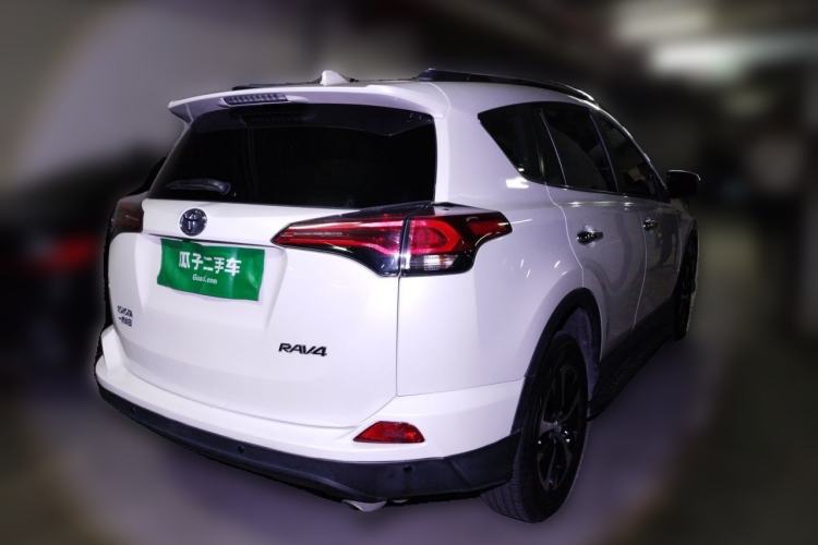 Used Toyota RAV4 2016 2.0L CVT Two-Wheel Drive Fashion Edition China V Standard Rear Right 45 Deg