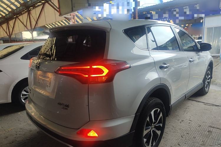 Used Toyota RAV4 2016 2.0L CVT 4x4 New Edition China V Standard Rear Right 45 Deg