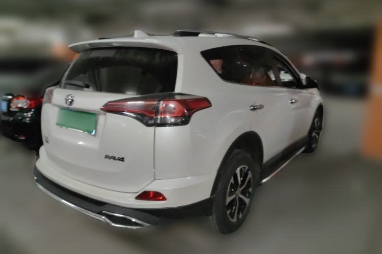 Used Toyota RAV4 2016 2.0L CVT Two-Wheel Drive Fashion Edition China V Standard Rear Right 45 Deg