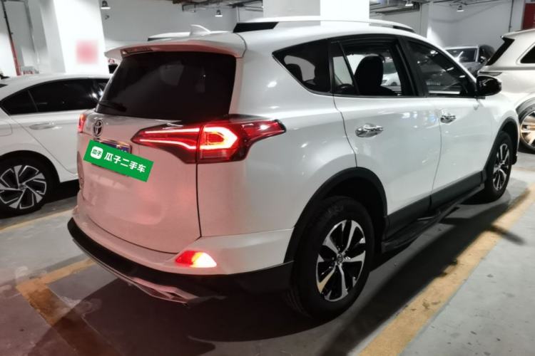 Used Toyota RAV4 2016 2.0L CVT Two-Wheel Drive Fashion Edition China V Standard Rear Right 45 Deg