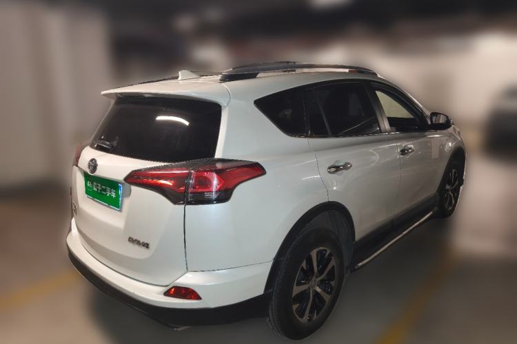 Used Toyota RAV4 2016 2.0L CVT Two-Wheel Drive Fashion Edition China V Standard Rear Right 45 Deg