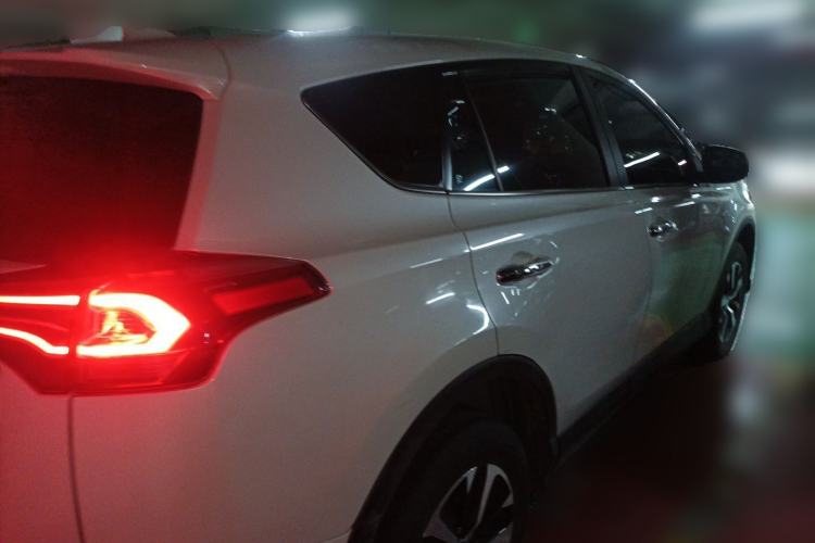 Used Toyota RAV4 2016 2.0L CVT Two-Wheel Drive Smart Edition China V Standard Rear Right 45 Deg