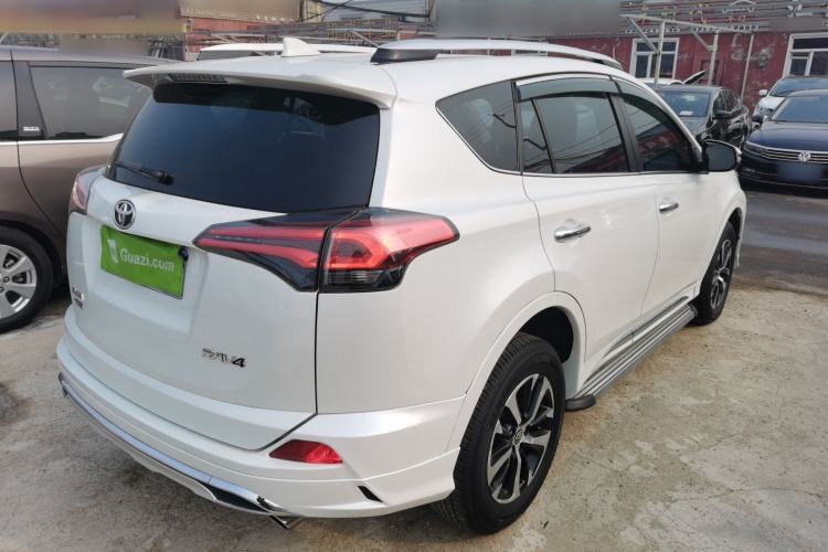 Used Toyota RAV4 2016 2.0L CVT Two-Wheel Drive Comfort Edition China V Standard Rear Right 45 Deg