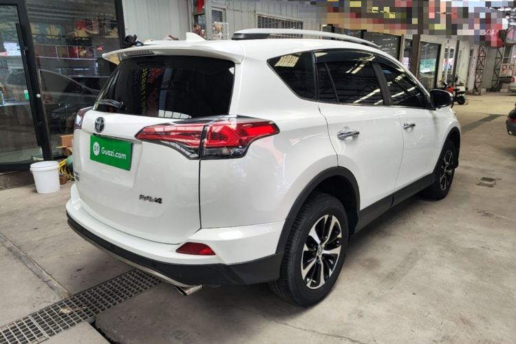 Used Toyota RAV4 2016 2.0L CVT Two-Wheel Drive Fashion Edition China V Standard Rear Right 45 Deg