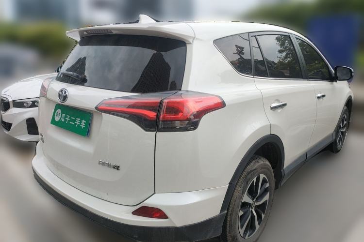Used Toyota RAV4 2016 2.0L CVT Two-Wheel Drive Fashion Edition China V Standard Rear Right 45 Deg