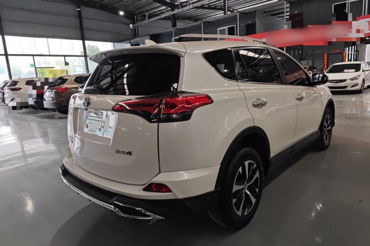 Used Toyota RAV4 2016 2.0L CVT Two-Wheel Drive Fashion Edition China V Standard Rear Right 45 Deg