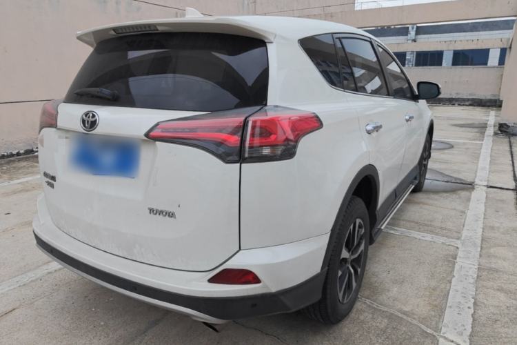 Used Toyota RAV4 2016 2.0L CVT Two-Wheel Drive Smart Edition China V Standard Rear Right 45 Deg