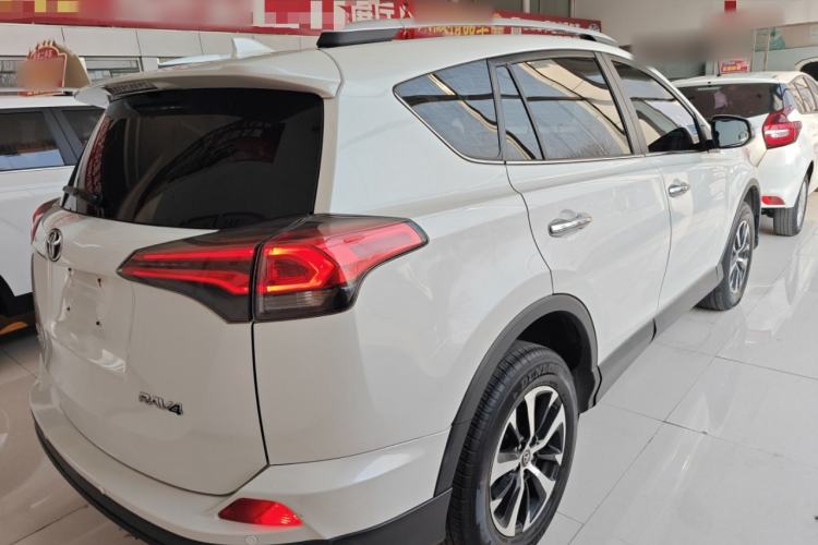 Used Toyota RAV4 2016 2.0L CVT Two-Wheel Drive Comfort Edition China V Standard Rear Right 45 Deg