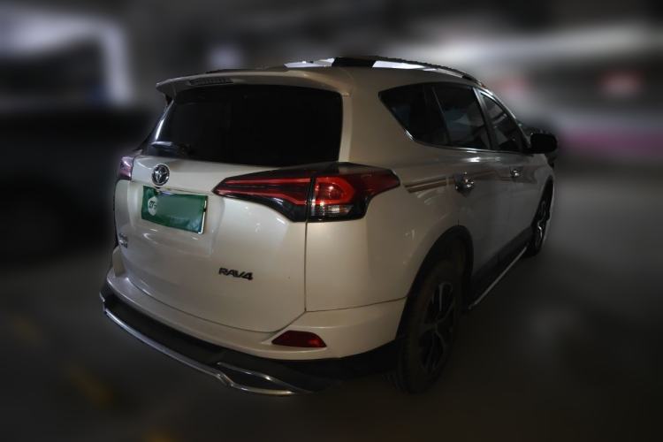 Used Toyota RAV4 2016 2.0L CVT Two-Wheel Drive Fashion Edition China V Standard Rear Right 45 Deg