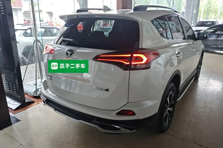 Used Toyota RAV4 2016 2.0L CVT Two-Wheel Drive Fashion Edition China V Standard Rear Right 45 Deg