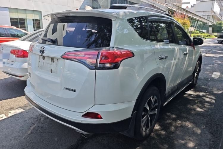 Used Toyota RAV4 2016 2.0L CVT Two-Wheel Drive Smart Edition China V Standard Rear Right 45 Deg