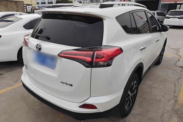 Used Toyota RAV4 2016 2.0L CVT Two-Wheel Drive Fashion Edition China V Standard Rear Right 45 Deg
