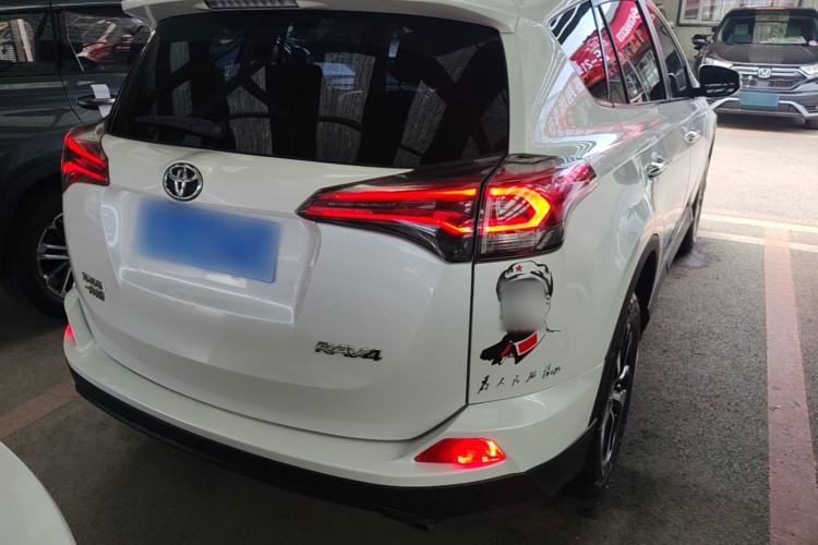 Used Toyota RAV4 2016 2.0L CVT Two-Wheel Drive Fashion Edition China V Standard Rear Right 45 Deg