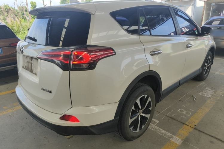 Used Toyota RAV4 2016 2.0L CVT Two-Wheel Drive Fashion Edition China V Standard Rear Right 45 Deg