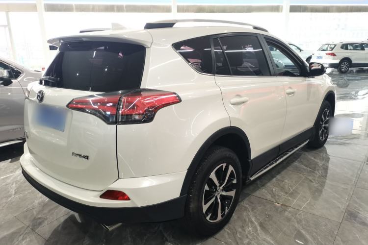 Used Toyota RAV4 2016 2.0L CVT Two-Wheel Drive Urban Edition China V Standard Rear Right 45 Deg