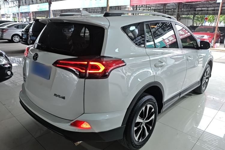 Used Toyota RAV4 2016 2.0L CVT Two-Wheel Drive Urban Edition China V Standard Rear Right 45 Deg
