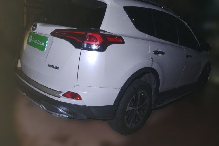 Used Toyota RAV4 2016 2.0L CVT Two-Wheel Drive Fashion Edition China V Standard Rear Right 45 Deg