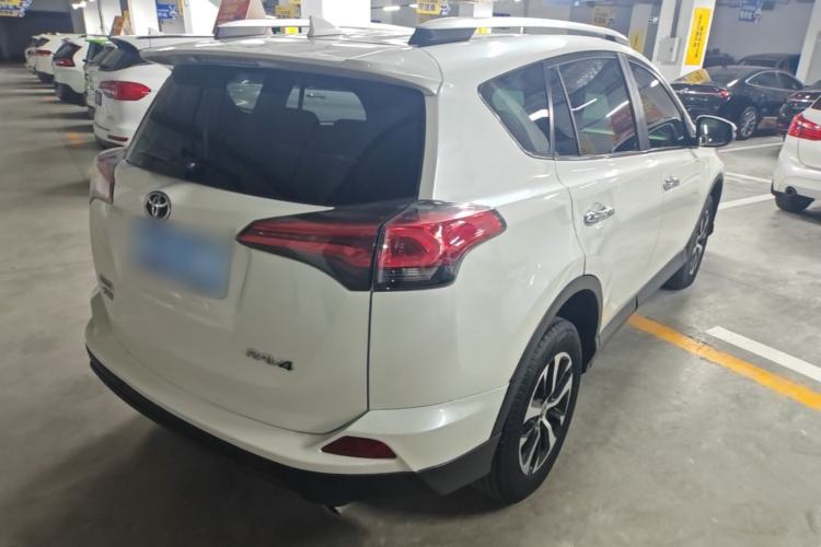 Used Toyota RAV4 2016 2.0L CVT Two-Wheel Drive Fashion Edition China V Standard Rear Right 45 Deg