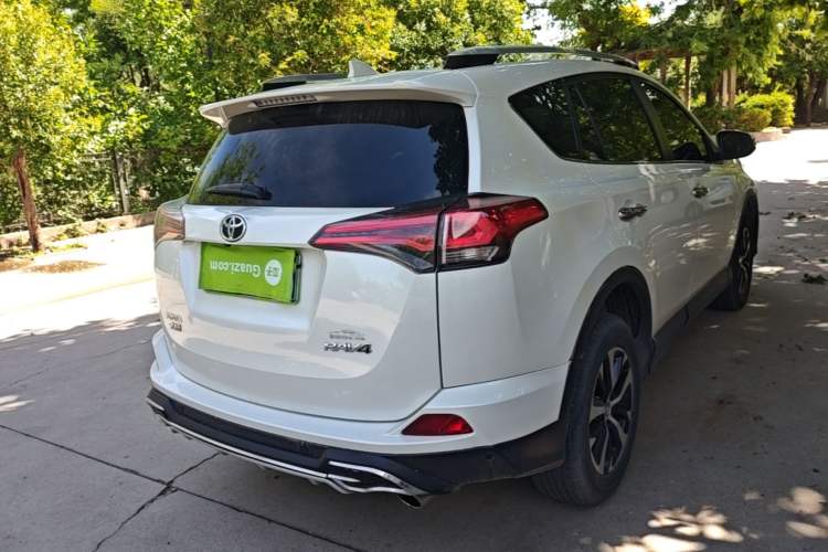 Used Toyota RAV4 2016 2.0L CVT Two-Wheel Drive Comfort Edition China V Standard Rear Right 45 Deg