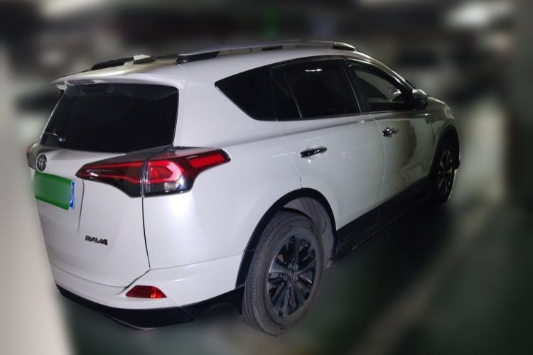 Used Toyota RAV4 2016 2.0L CVT Two-Wheel Drive Fashion Edition China V Standard Rear Right 45 Deg
