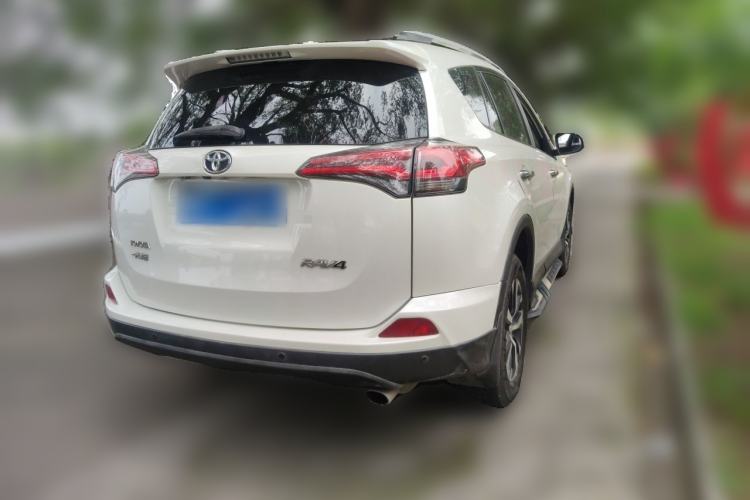 Used Toyota RAV4 2016 2.0L CVT Two-Wheel Drive Fashion Edition China V Standard Rear Right 45 Deg