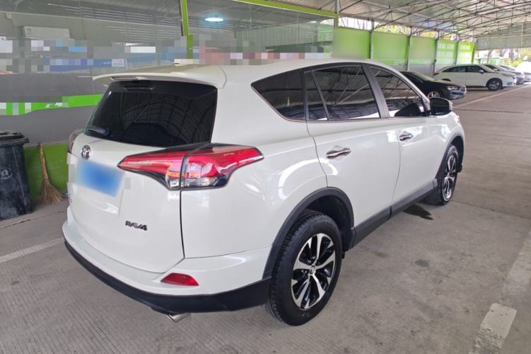 Used Toyota RAV4 2016 2.0L CVT Two-Wheel Drive Fashion Edition China V Standard Rear Right 45 Deg
