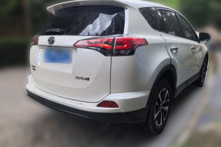 Used Toyota RAV4 2016 2.0L CVT Two-Wheel Drive Comfort Edition China V Standard Rear Right 45 Deg