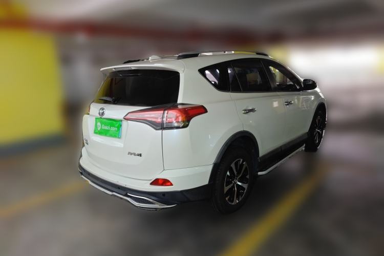 Used Toyota RAV4 2016 2.0L CVT Two-Wheel Drive Fashion Edition China V Standard Rear Right 45 Deg