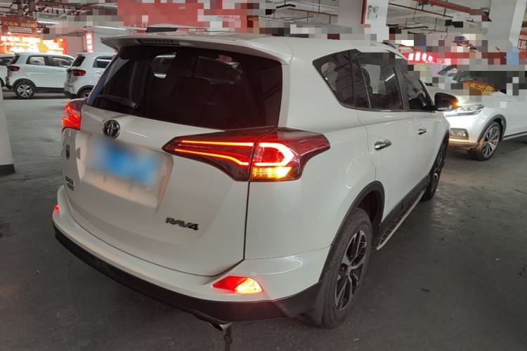 Used Toyota RAV4 2016 2.0L CVT Two-Wheel Drive Fashion Edition China V Standard Rear Right 45 Deg
