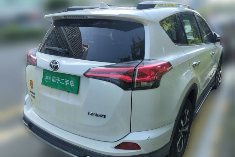 Used Toyota RAV4 2016 2.0L CVT Two-Wheel Drive Fashion Edition China V Standard Rear Right 45 Deg